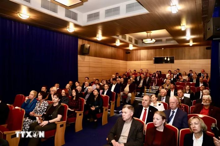 Các đại biểu tham dự chương trình tại Trung tâm Văn hóa Nga ở thủ đô Budapest của Hungary. (Ảnh: TTXVN phát)