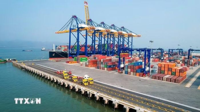 Mức nhập siêu lũy kế giảm từ 19,42 tỷ USD sau 9 tháng xuống còn khoảng 12,7 tỷ USD sau 10 tháng. (Ảnh: TTXVN)