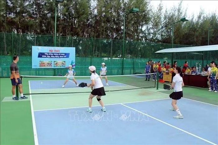 MTTQ Việt Nam Thành phố Hồ Chí Minh vận động đầu tư, nâng cấp các sân tập thể thao cho cán bộ, chiến sĩ Vùng 2 Hải quân rèn luyện sức khỏe. Ảnh: TTXVN phát