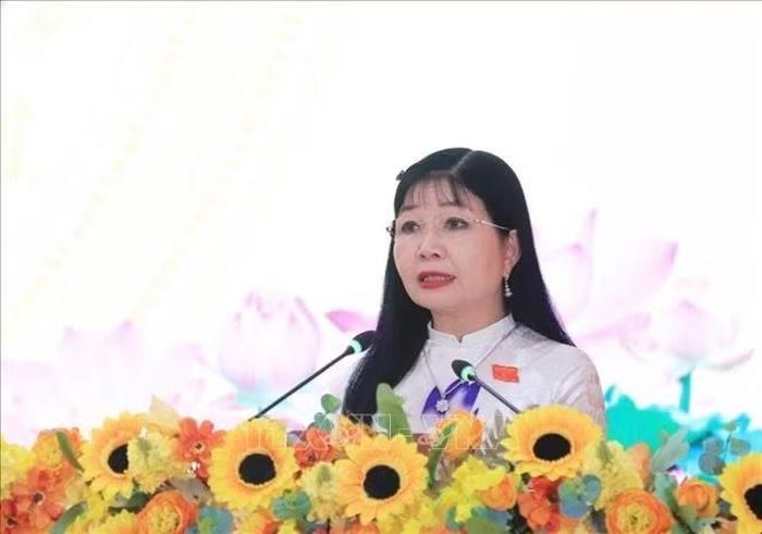Phó Bí thư Tỉnh ủy, Chủ tịch HĐND tỉnh An Giang Trần Thị Thanh Hương phát biểu tại kỳ họp.