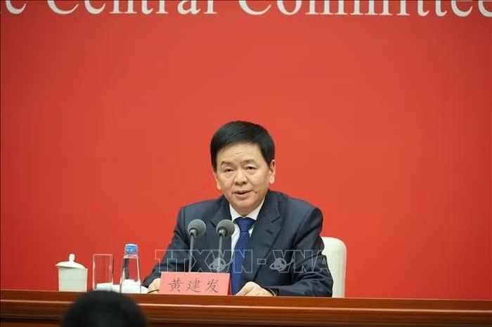 Phó Trưởng ban Tổ chức Trung ương Trung Quốc Hoàng Kiến Phát tại cuộc họp báo. Ảnh: Quang Hưng/PV TTXVN tại Trung Quốc