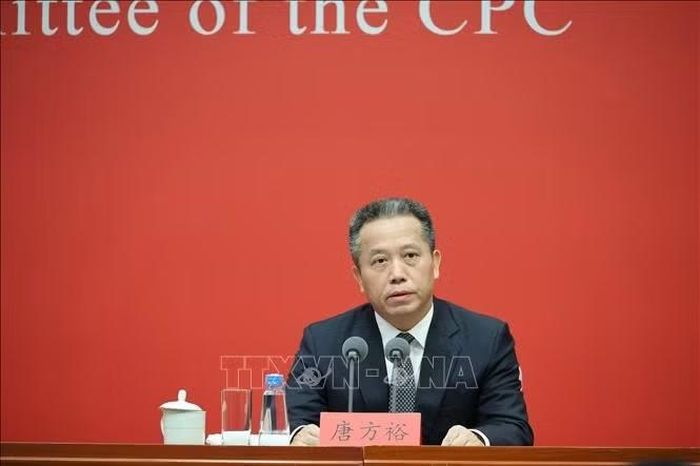 Chủ nhiệm Văn phòng Nghiên cứu Chính sách Trung ương Trung Quốc Đường Phương Dụ tại cuộc họp báo. Ảnh: Quang Hưng/PV TTXVN tại Trung Quốc