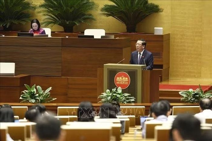 Bộ trưởng Bộ Xây dựng Trần Hồng Minh phát biểu giải trình, làm rõ một số vấn đề đại biểu Quốc hội nêu. Ảnh: Doãn Tấn/TTXVN