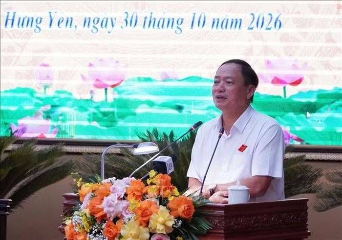 Chủ tịch HĐND tỉnh Hưng Yên Trần Quốc Văn phát biểu tại kỳ họp thứ 5 HĐND tỉnh Hưng Yên Khoá XVIII. Ảnh: Nguyễn Công Hải/TTXVN