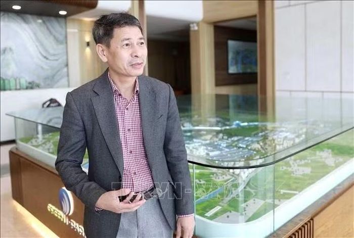 Ông Lê Đình Đáp, Phó Tổng giám đốc Công ty cổ phần Green i-Park, Chủ đầu tư Khu công nghiệp Liên Hà Thái (tỉnh Hưng Yên) trao đổi về những tiềm năng, thu hút đầu tư của Hưng Yên trong thực hiện mục tiêu tăng trưởng 2 con số.