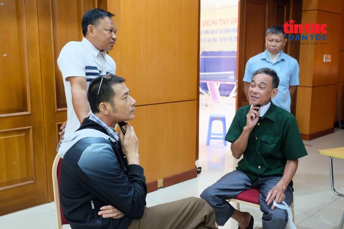 Sự động viên, sẻ chia giữa các thành viên giúp không khí lớp học luôn đong đầy năng lượng tích cực và tinh thần lạc quan.