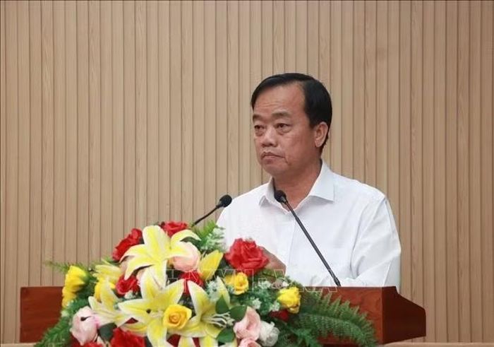 Phó Bí thư Tỉnh ủy Cà Mau Huỳnh Quốc Việt phát biểu tại buổi Tọa đàm.