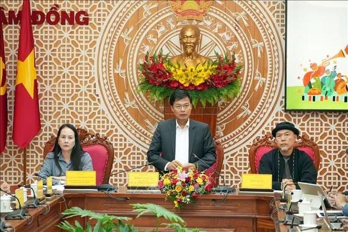 Phó Chủ tịch UBND tỉnh Lâm Đồng Đinh Văn Tuấn phát biểu. Ảnh: Chu Quốc Hùng/TTXVN