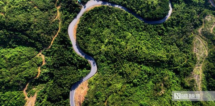 Những khúc cua nguy hiểm trên tuyến QL49.