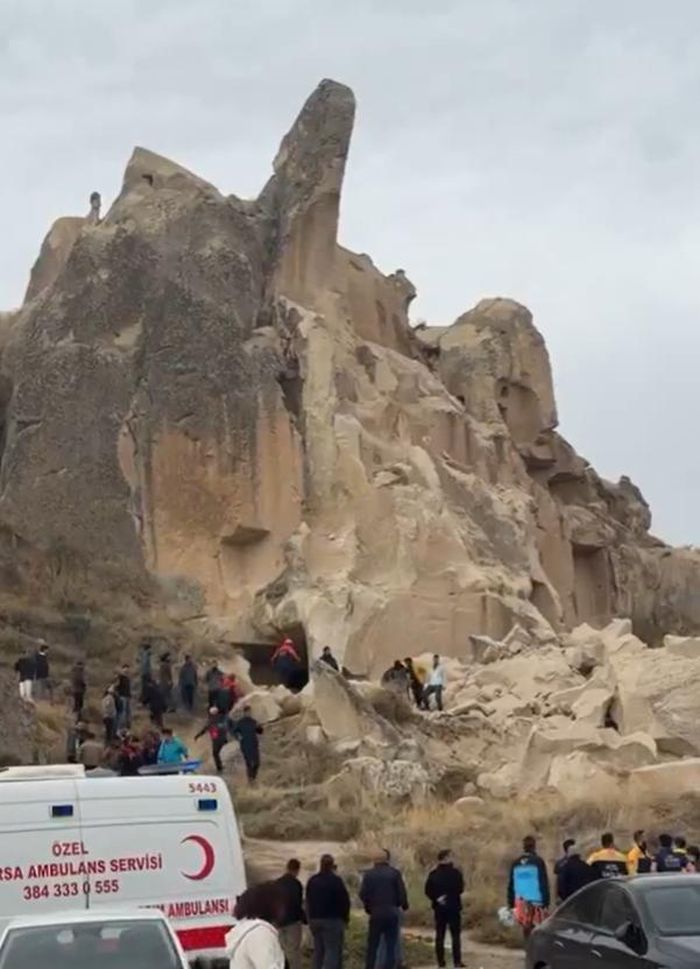 Các dịch vụ khẩn cấp đã nhanh chóng có mặt tại hiện trường ở Cappadocia. Ảnh: X