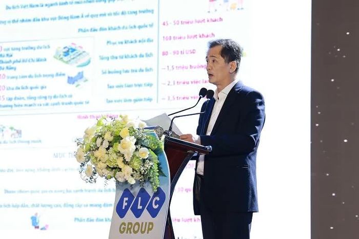 TS Nguyễn Văn Đính - Chủ tịch Hội Môi giới Bất động sản Việt Nam, phát biểu tại hội thảo.