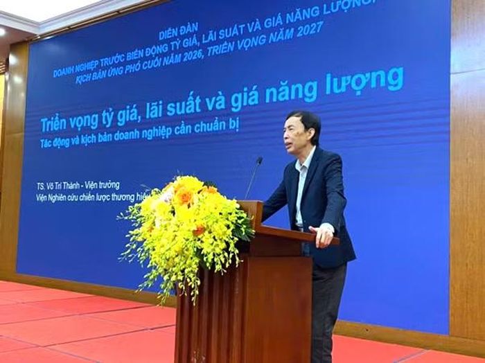 TS Võ Trí Thành tham luận tại diễn đàn. Ảnh: AT.