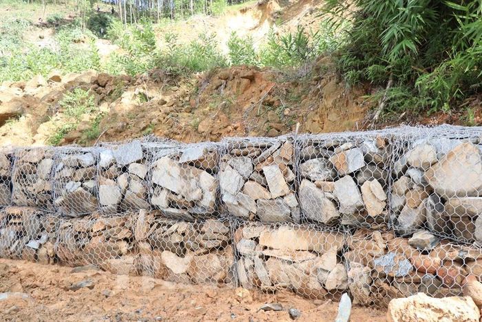 Hiện Sở Xây dựng đã hoàn thành 21/22 dự án khắc phục sạt lở ở các điểm có nguy cơ cao trên địa bàn thành phố Huế. Ảnh: Mai Trang - TTXVN
