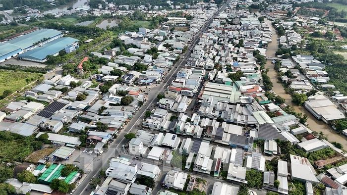 Phú Hòa có không gian phát triển đan xen giữa đô thị, nông nghiệp và hệ thống sông, kênh rạch đặc trưng của vùng đồng bằng sông Cửu Long. Ảnh: Thanh Sang – TTXVN