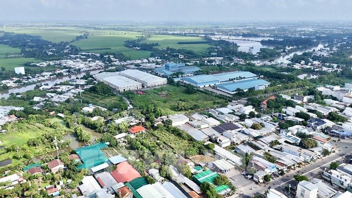 Không gian đô thị Phú Hòa đang từng bước được mở rộng, tạo diện mạo mới cho khu vực trung tâm xã. Ảnh: Thanh Sang – TTXVN