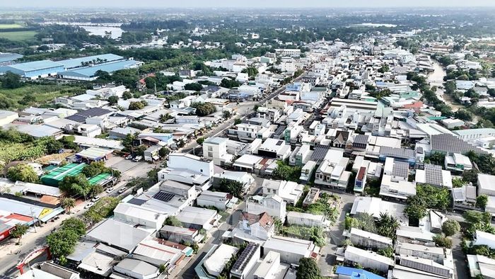 Tuyến đường tỉnh 943 đi qua địa bàn xã Phú Hòa góp phần kết nối giao thương, vận chuyển hàng hóa và thúc đẩy phát triển kinh tế địa phương. Ảnh: Thanh Sang – TTXVN