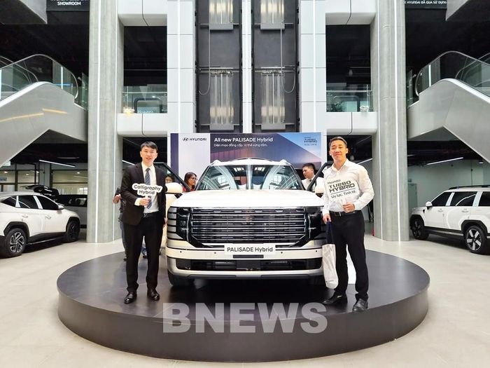 Những khách hàng đầu tiên nhận SUV Hyundai Palisade Hybrid hoàn toàn mới