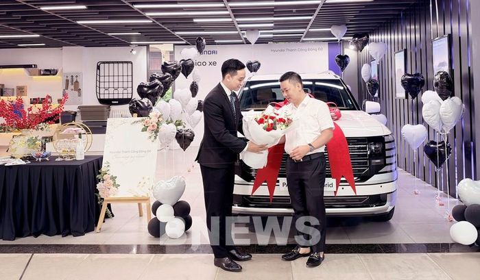 Những khách hàng đầu tiên nhận SUV Hyundai Palisade Hybrid hoàn toàn mới