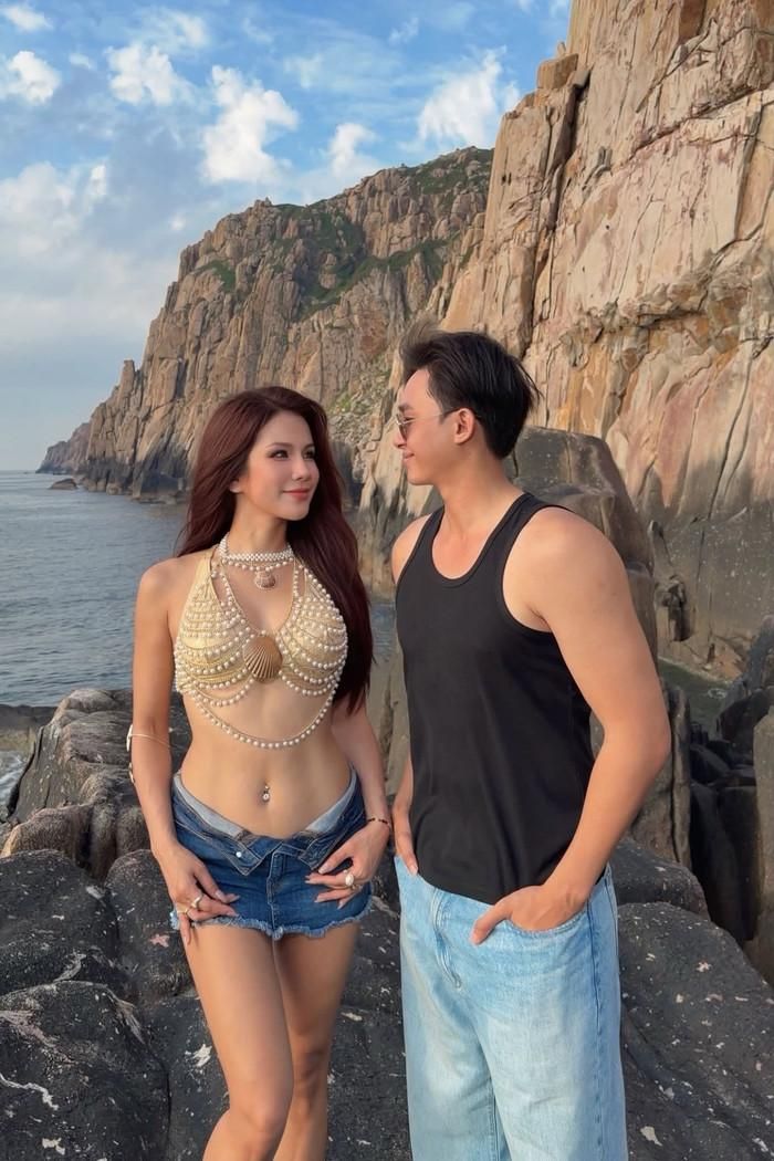 Diệp Lâm Anh hạnh phúc bên bạn trai.
