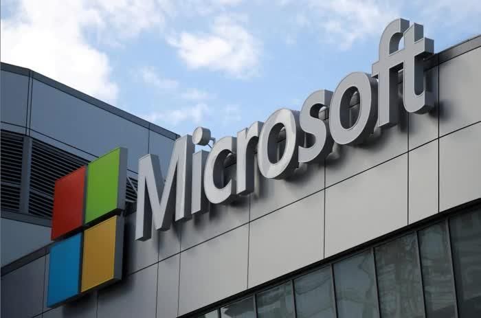 Doanh thu Microsoft ghi nhận từ các thỏa thuận với OpenAI tăng mạnh, cho thấy quy mô hợp tác giữa hai doanh nghiệp ngày càng mở rộng. Ảnh: Reuters.
