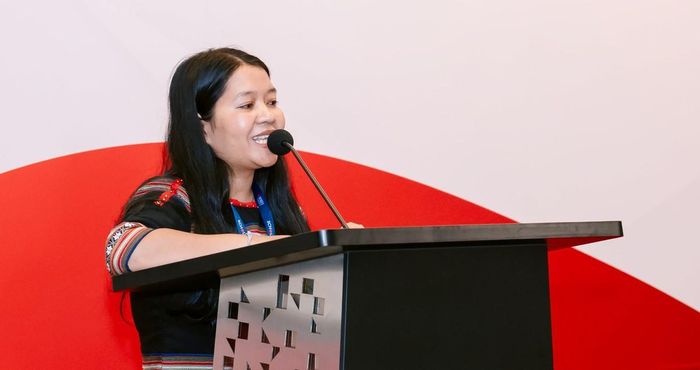 Y Bdáo phát biểu tại lễ trao học bổng