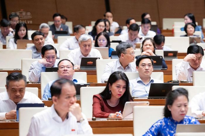 Chiều 30/10, Quốc hội thảo luận tại hội trường về tình hình kinh tế - xã hội năm 2026