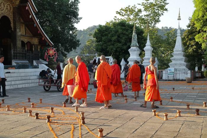 Wat Xiengthong ngập tràn ánh nắng trong một buổi chiều