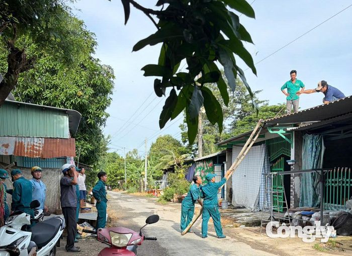 400 cán bộ, chiến sĩ và lực lượng tại chỗ khẩn trương giúp nhân dân khắc phục thiệt hại do thiên tai gây ra