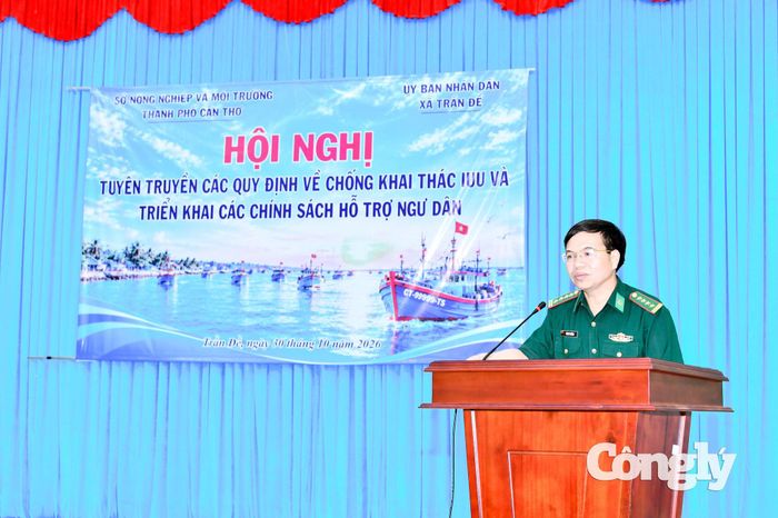 Đại tá Hà Huy Trường, Phó Chính ủy Ban Chỉ huy BĐBP TP Cần Thơ phát biểu tại buổi tuyên truyền.