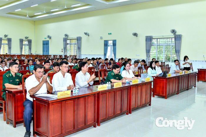 Các đại biểu dự hội nghị.