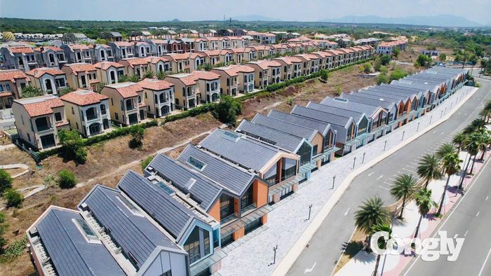Nhiều dự án đang được triển khai dọc tuyến, đặc biệt tại khu vực giáp ranh xã Sơn Mỹ (Lâm Đồng), góp phần làm thay đổi diện mạo khu vực.