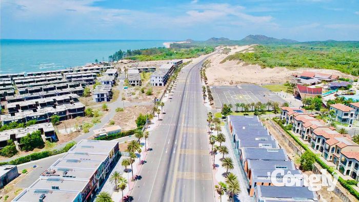 Dọc tuyến ĐT994, nhiều đoạn đã hoàn thành mặt đường, hệ thống chiếu sáng, cây xanh và các hạng mục phụ trợ. Một số cây cầu đã thông xe, trong khi các vị trí còn lại tiếp tục được thi công.