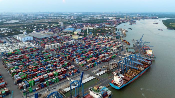 Xuất nhập khẩu cán mốc kỷ lục 1.000 tỷ USD chỉ sau 10 tháng đầu năm. Ảnh: Hoàng Anh.