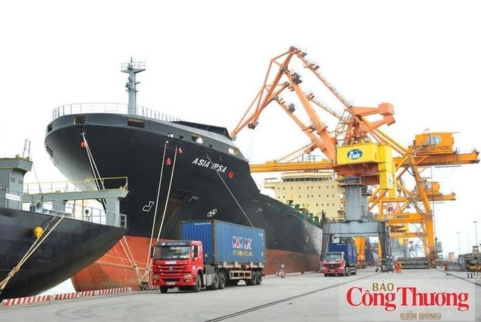 Sau 10 tháng năm 2026, kim ngạch xuất nhập khẩu hàng hóa của Việt Nam đã vượt 1.000 tỷ USD.