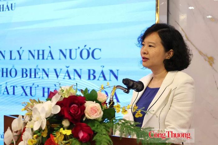 Bà Trịnh Thị Thu Hiền - Phó Cục trưởng Cục Xuất nhập khẩu (Bộ Công Thương) phát biểu tại hội nghị.