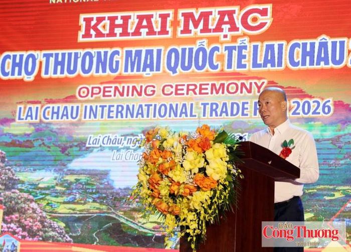 Cục trưởng Cục Xúc tiến thương mại, Bộ Công Thương Vũ Bá Phú phát biểu tại lễ khai mạc.