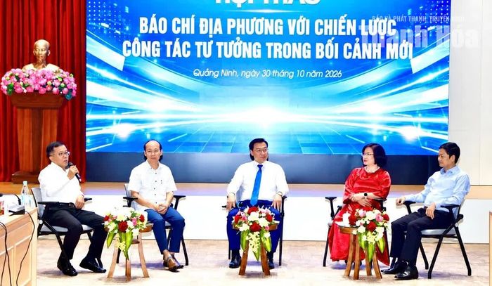 Các đại biểu thảo luận tại hội thảo.