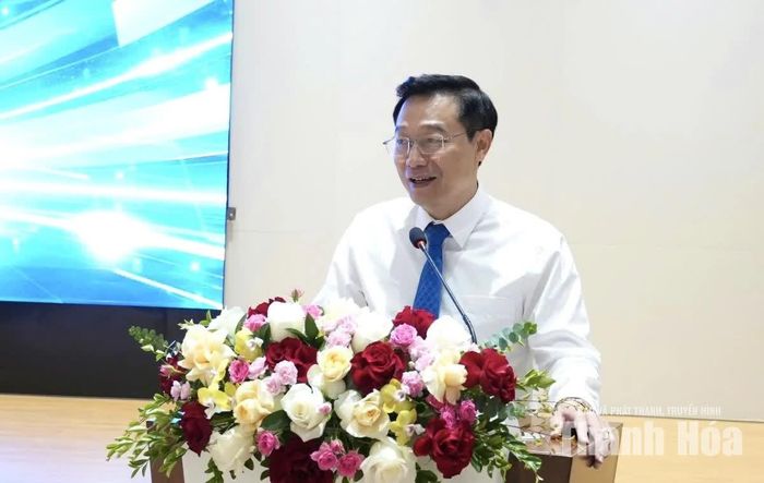 Đồng chí Nguyễn Thế Lãm, Giám đốc Báo và Phát thanh, truyền hình Quảng Ninh phát biểu khai mạc hội thảo.