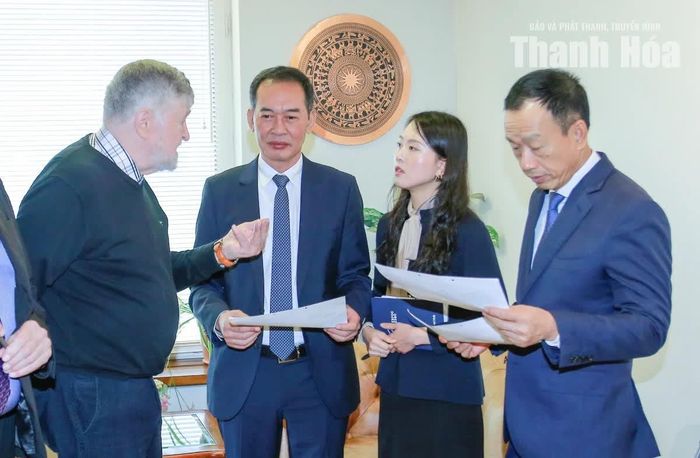 Đại diện Hội Hữu nghị Phần Lan - Việt Nam trình bày các lĩnh vực ưu tiên đầu tư của Phần Lan.