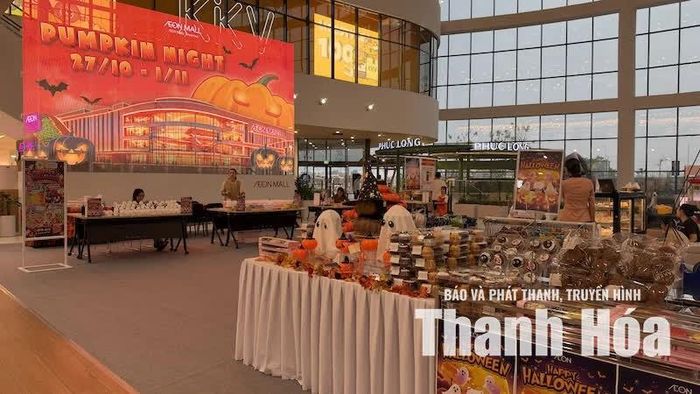 Khu vực sự kiện “Pumpkin Night” của LUNA Workshop trong AEON MALL Thanh Hoá diễn ra từ ngày 27/10 đến 01/11, trở thành tâm điểm vui chơi, giải trí được nhiều người mong đợi .