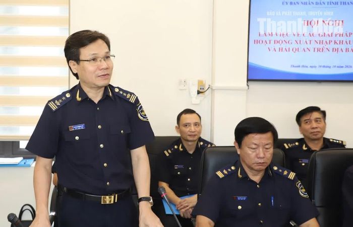 Chi cục Trưởng Chi cục Hải quan khu vực X Dương Minh Đức phát biểu tại hội nghị.