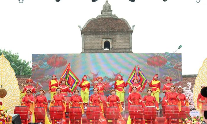  Biểu diễn trống hội trong lễ hội truyền thống vùng Dâu năm 2026.  