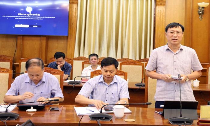  Lãnh đạo Sở Nội vụ trao đổi tại buổi làm việc. 