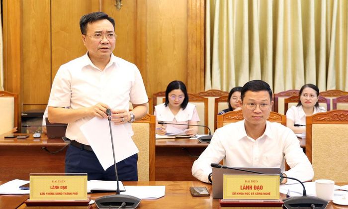  Lãnh đạo Văn phòng UBND thành phố nêu những vướng mắc trong quá trình triển khai rà soát. 