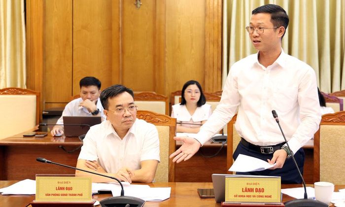  Lãnh đạo Sở Khoa học và Công nghệ nêu ý kiến tại buổi làm việc. 