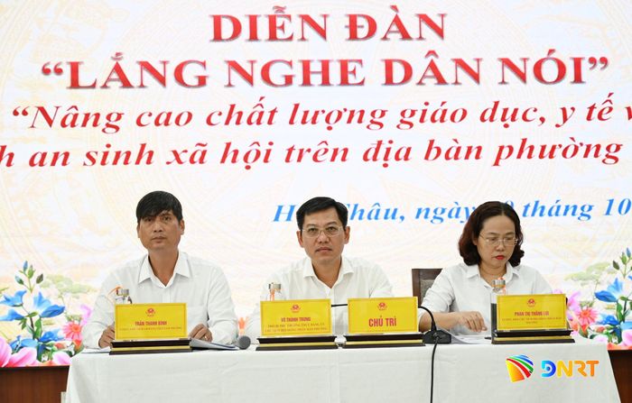 Tất cả ý kiến đều được lãnh đạo phường tiếp thu và cam kết giải quyết trong thẩm quyền của địa phương hoặc chuyển cho thành phố giải quyết. Ảnh: KHÁNH LINH
