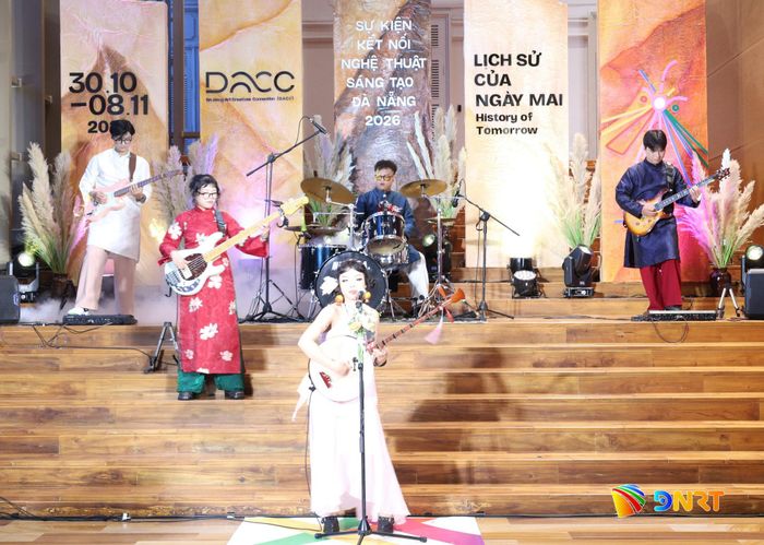Trình diễn nghệ thuật tại sự kiện. Ảnh: NGỌC HÀ