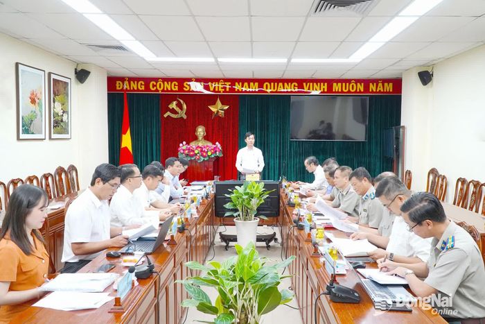 Trưởng ban Pháp chế HĐND thành phố Đồng Nai Nguyễn Thanh Thuyên phát biểu tại cuộc họp. Ảnh: An Nhơn