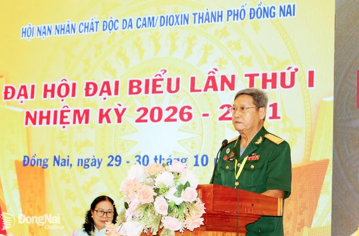 Chủ tịch Hội Nạn nhân chất độc da cam/dioxin thành phố Đồng Nai Mai Văn Nhỏ thay mặt Ban Chấp hành nhiệm kỳ mới phát biểu tại đại hội. Ảnh: Văn Truyên