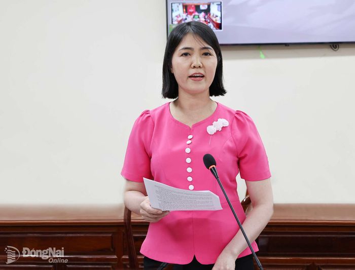 Phó Trưởng ban Văn hóa - Xã hội HĐND thành phố Đào Thị Triển phát biểu tại cuộc họp. Ảnh: Hồ Thảo